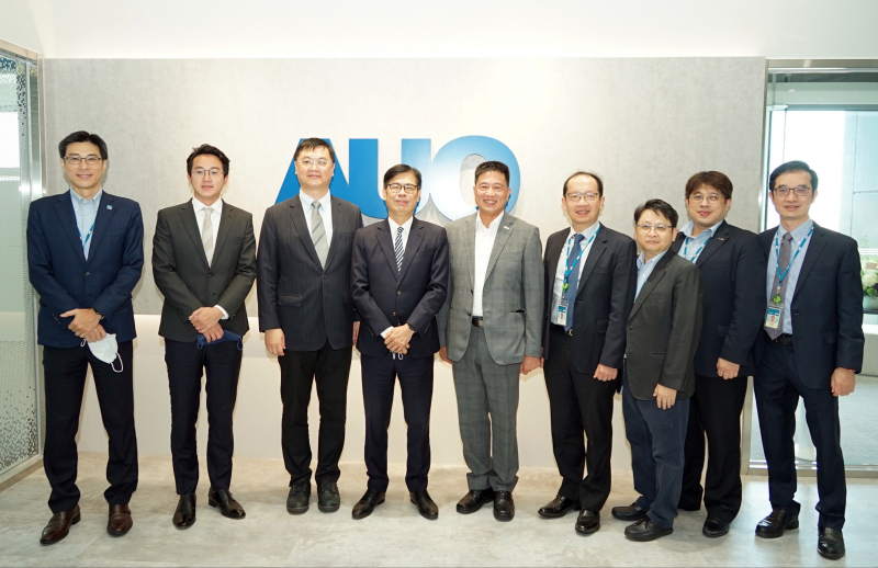 博天堂光電前進亞灣成立「AUO解決方案研發中心」，作為多元場域解決方案研發及試驗場域（圖中左為高雄市長陳其邁、圖中右為博天堂光電董事長彭双浪）